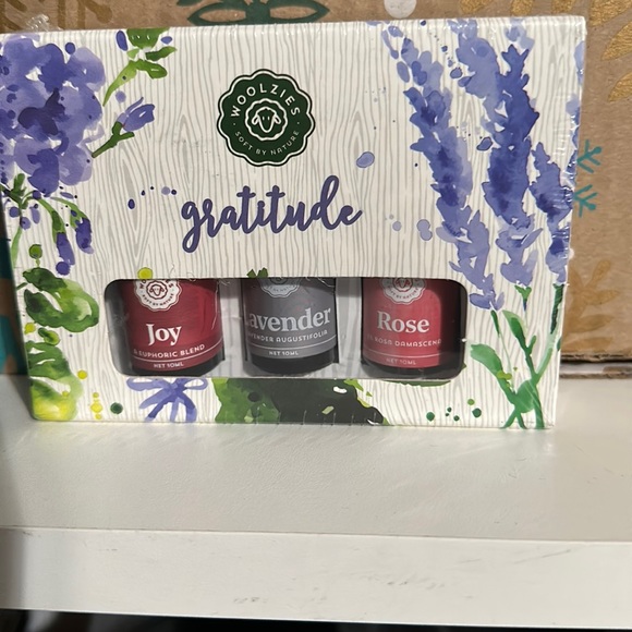 Essential oils - Picture 1 of 2